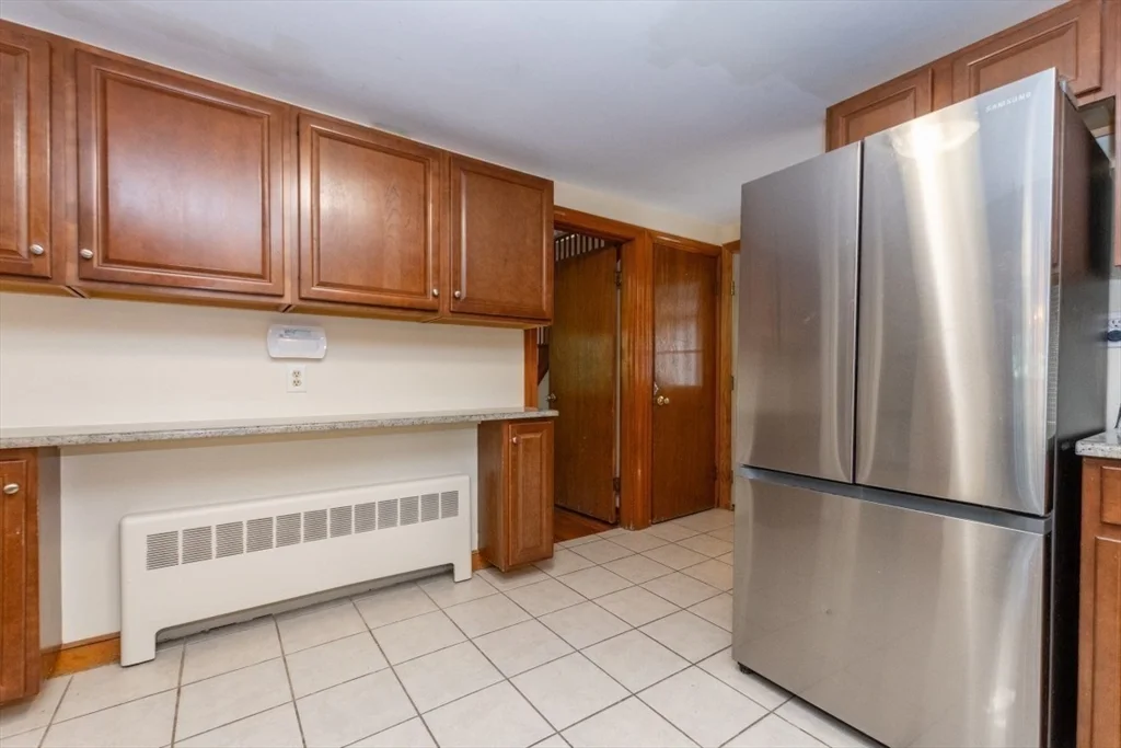 3 bed, 1 bath apartment for rent at 15 Lexington St, Burlington — photo 22 of 40