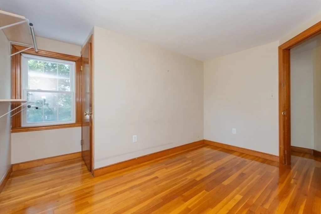 3 bed, 1 bath apartment for rent at 15 Lexington St, Burlington — photo 25 of 40