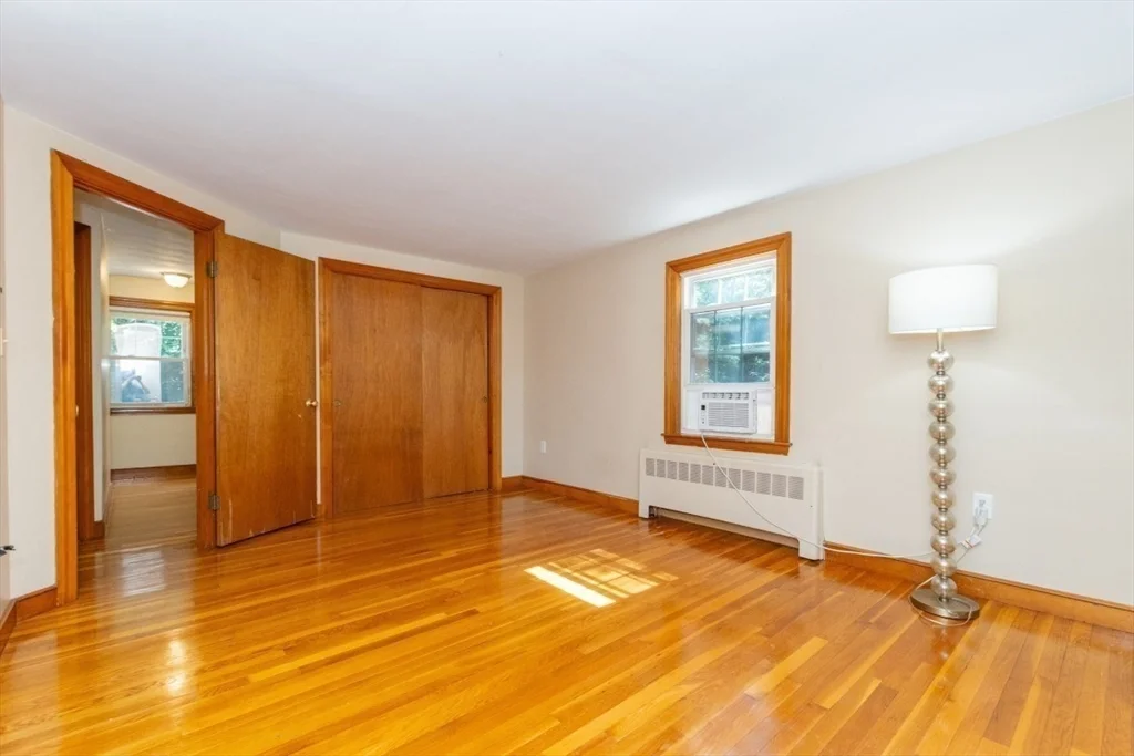 3 bed, 1 bath apartment for rent at 15 Lexington St, Burlington — photo 32 of 40