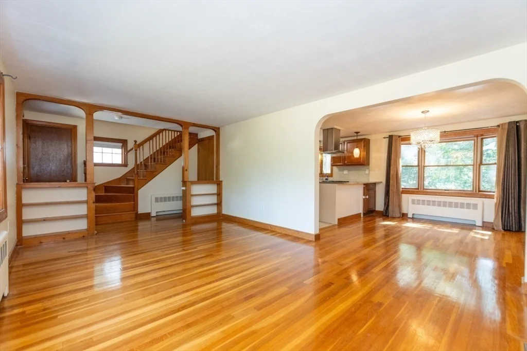 3 bed, 1 bath apartment for rent at 15 Lexington St, Burlington — photo 8 of 40