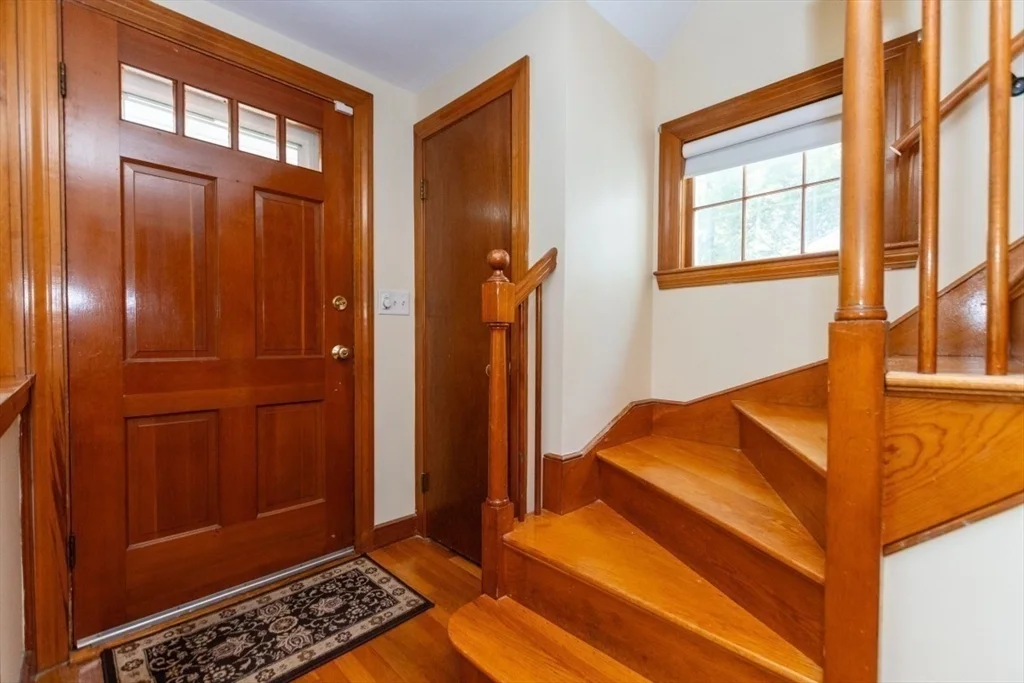 3 bed, 1 bath apartment for rent at 15 Lexington St, Burlington — photo 3 of 40