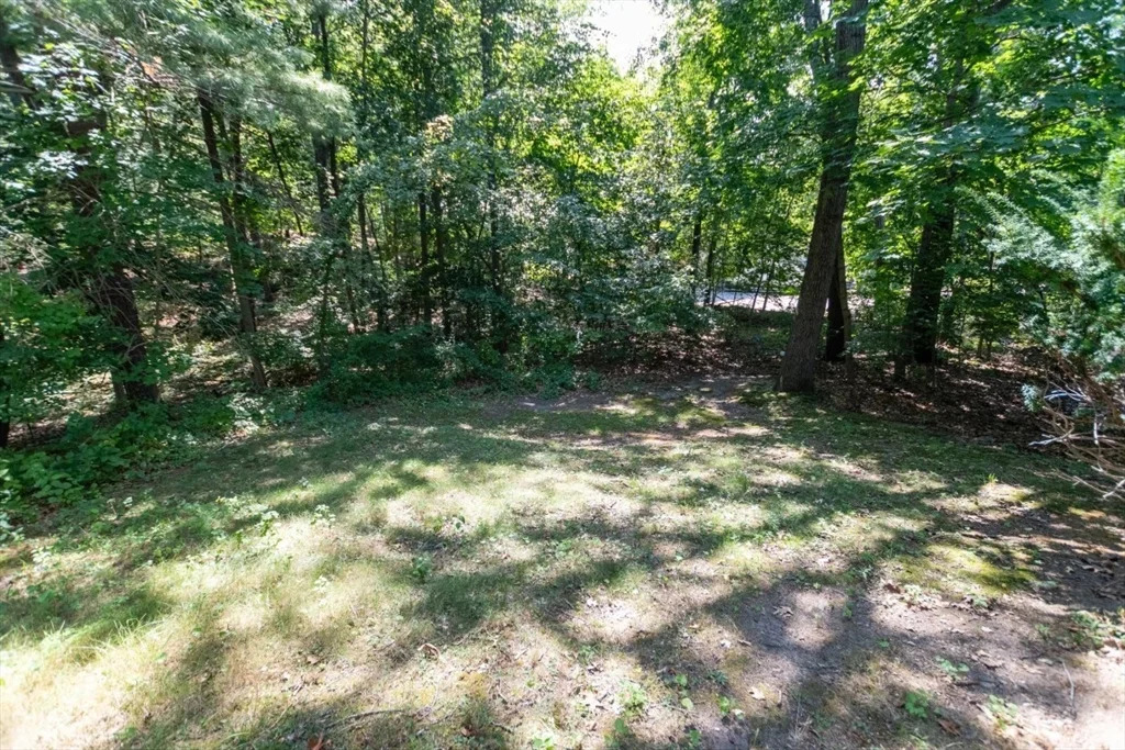 3 bed, 1 bath apartment for rent at 15 Lexington St, Burlington — photo 37 of 40