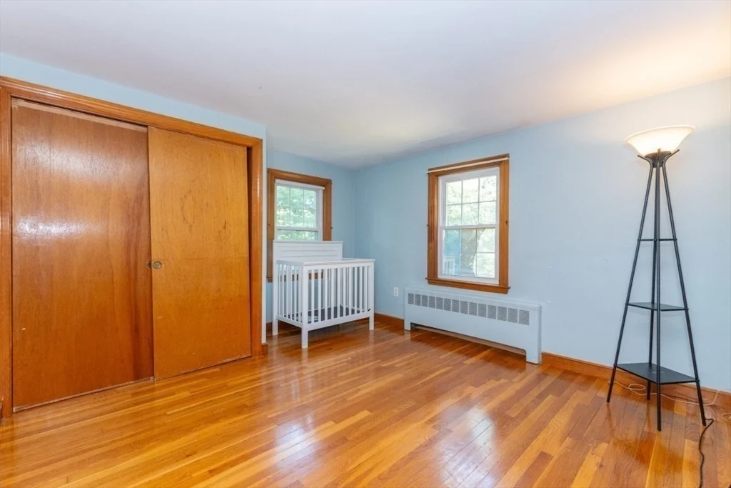 3 bed, 1 bath apartment for rent at 15 Lexington St, Burlington — photo 27 of 40