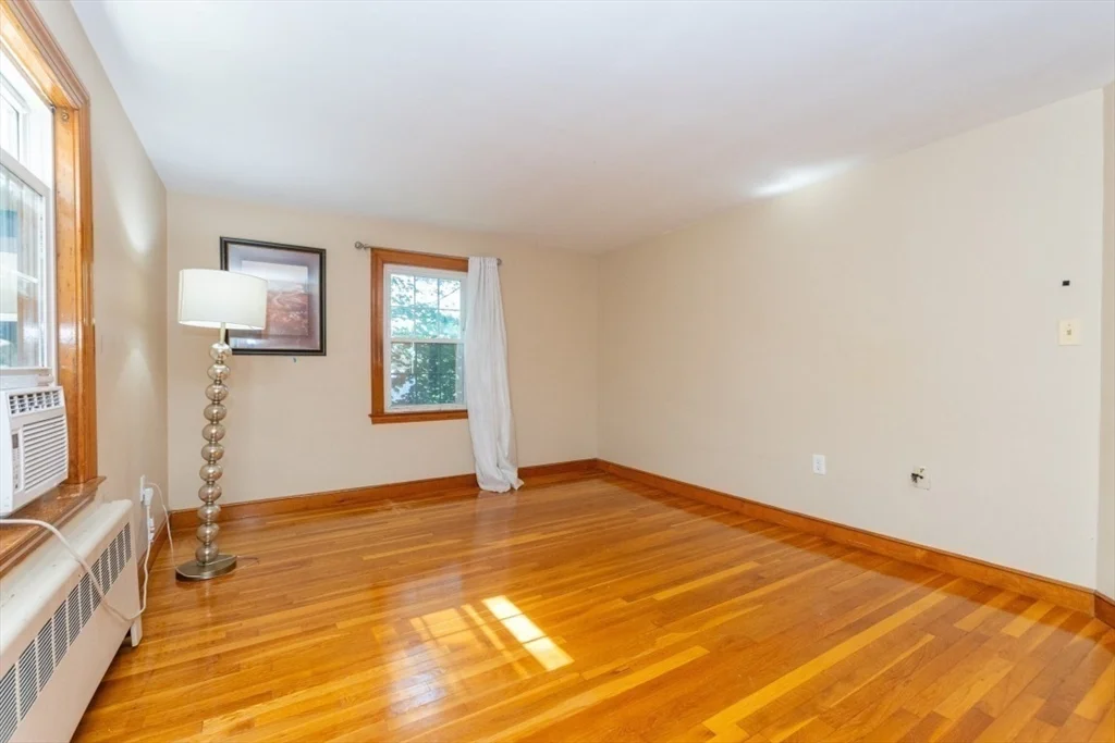 3 bed, 1 bath apartment for rent at 15 Lexington St, Burlington — photo 31 of 40