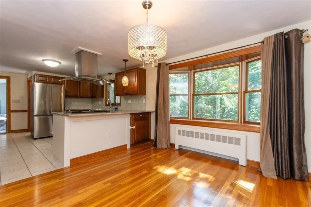 3 bed, 1 bath apartment for rent at 15 Lexington St, Burlington — photo 12 of 40