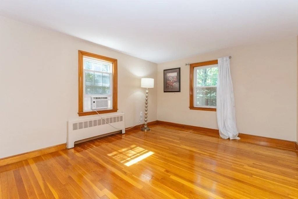 3 bed, 1 bath apartment for rent at 15 Lexington St, Burlington — photo 30 of 40