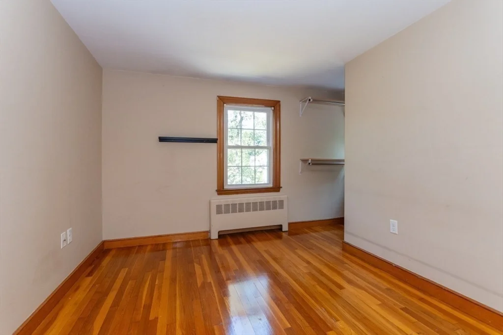 3 bed, 1 bath apartment for rent at 15 Lexington St, Burlington — photo 24 of 40