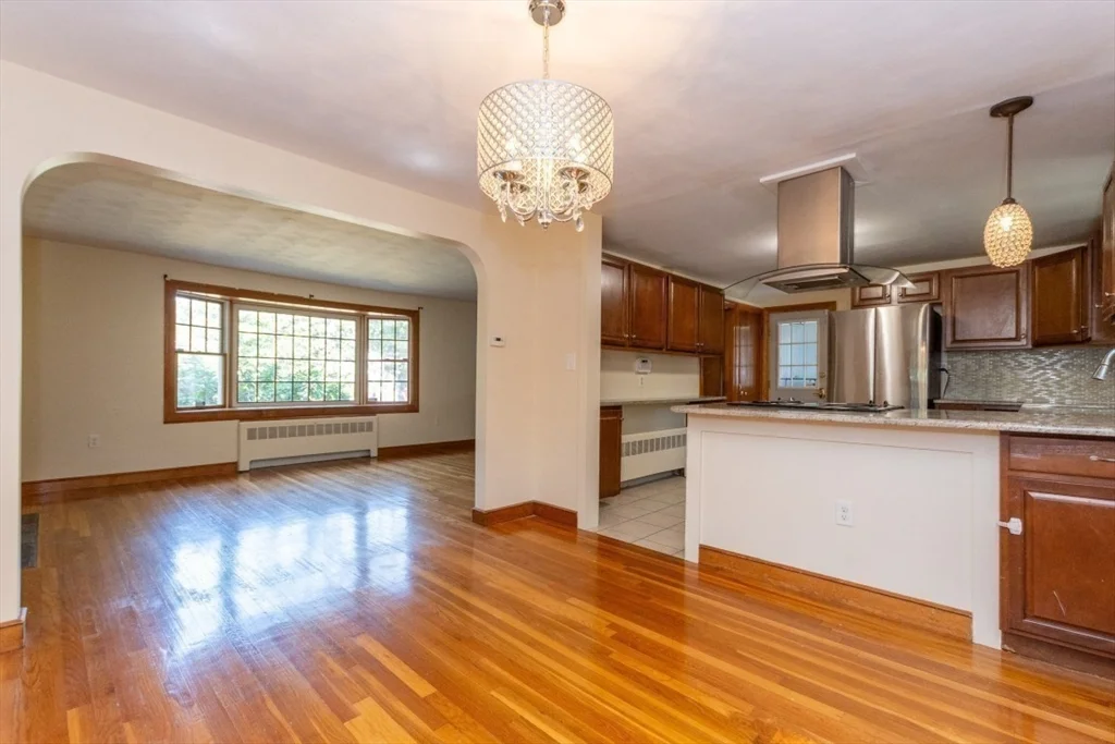 3 bed, 1 bath apartment for rent at 15 Lexington St, Burlington — photo 14 of 40
