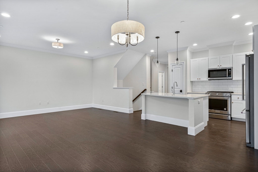 3 bed, 2 bath apartment for rent at 15 Lily Pond Ln Unit 15, Lexington — photo 7 of 31