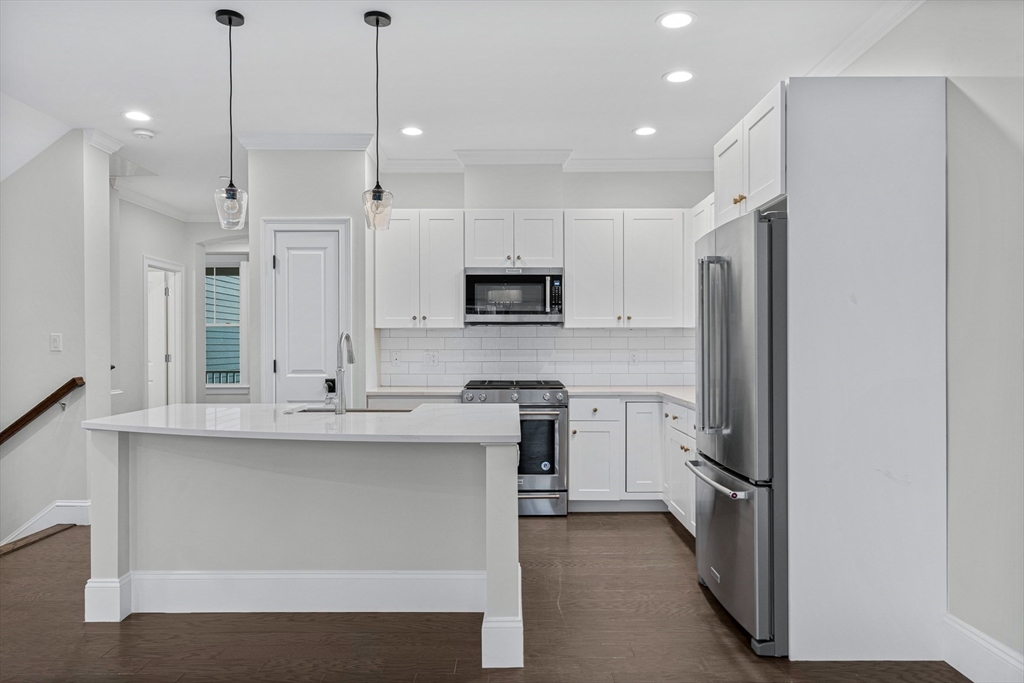 3 bed, 2 bath apartment for rent at 15 Lily Pond Ln Unit 15, Lexington — photo 8 of 31