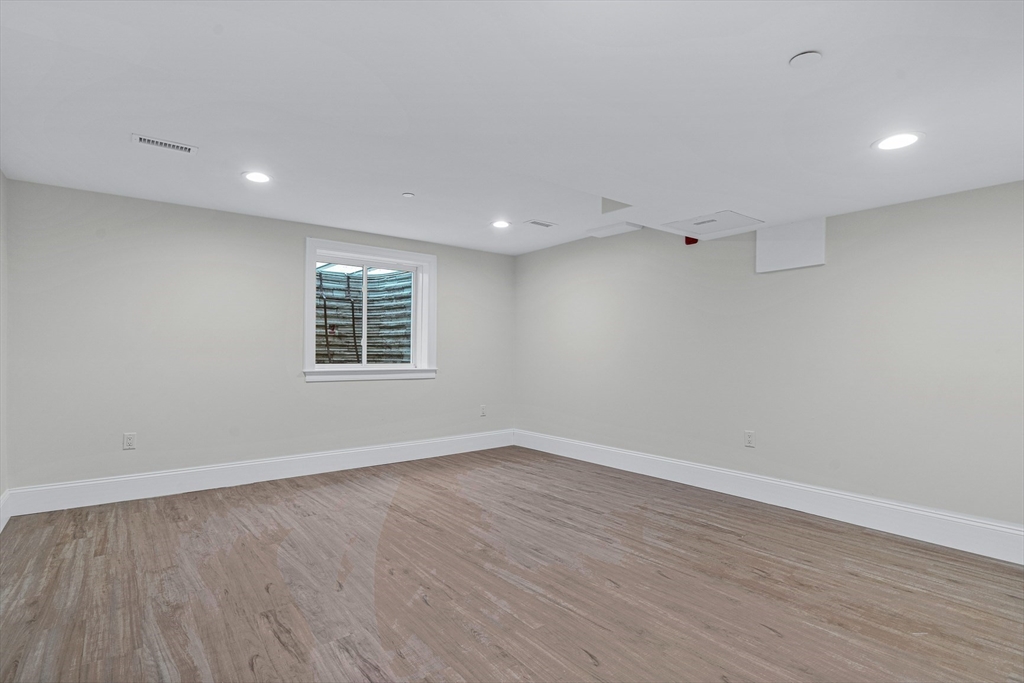 3 bed, 2 bath apartment for rent at 15 Lily Pond Ln Unit 15, Lexington — photo 18 of 31