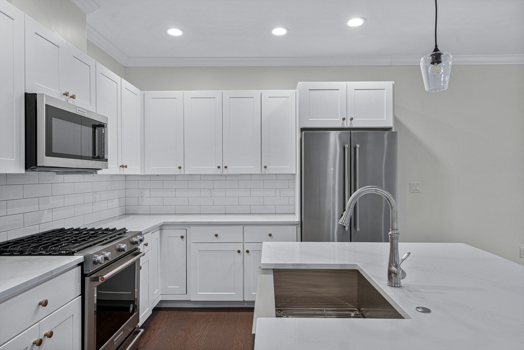 3 bed, 2 bath apartment for rent at 15 Lily Pond Ln Unit 15, Lexington — photo 13 of 31