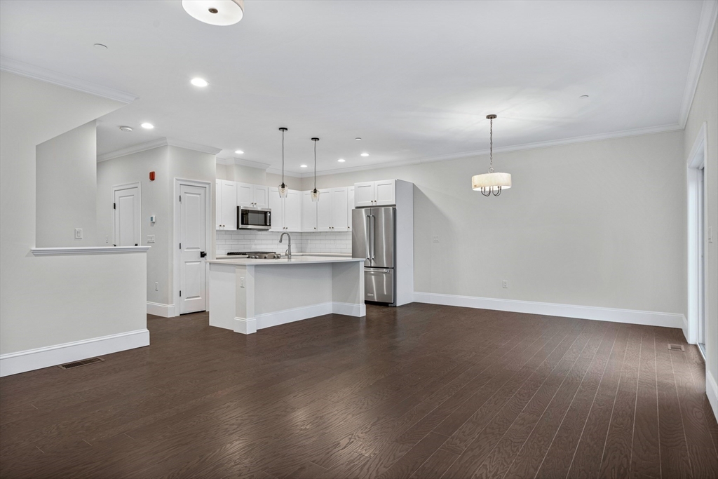 3 bed, 2 bath apartment for rent at 15 Lily Pond Ln Unit 15, Lexington — photo 6 of 31