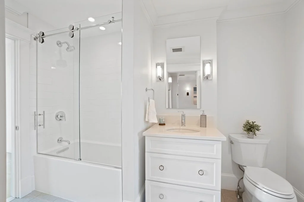 4 bed, 3 bath apartment for rent at 15 Lincoln House Ave Unit 15, Swampscott — photo 30 of 40