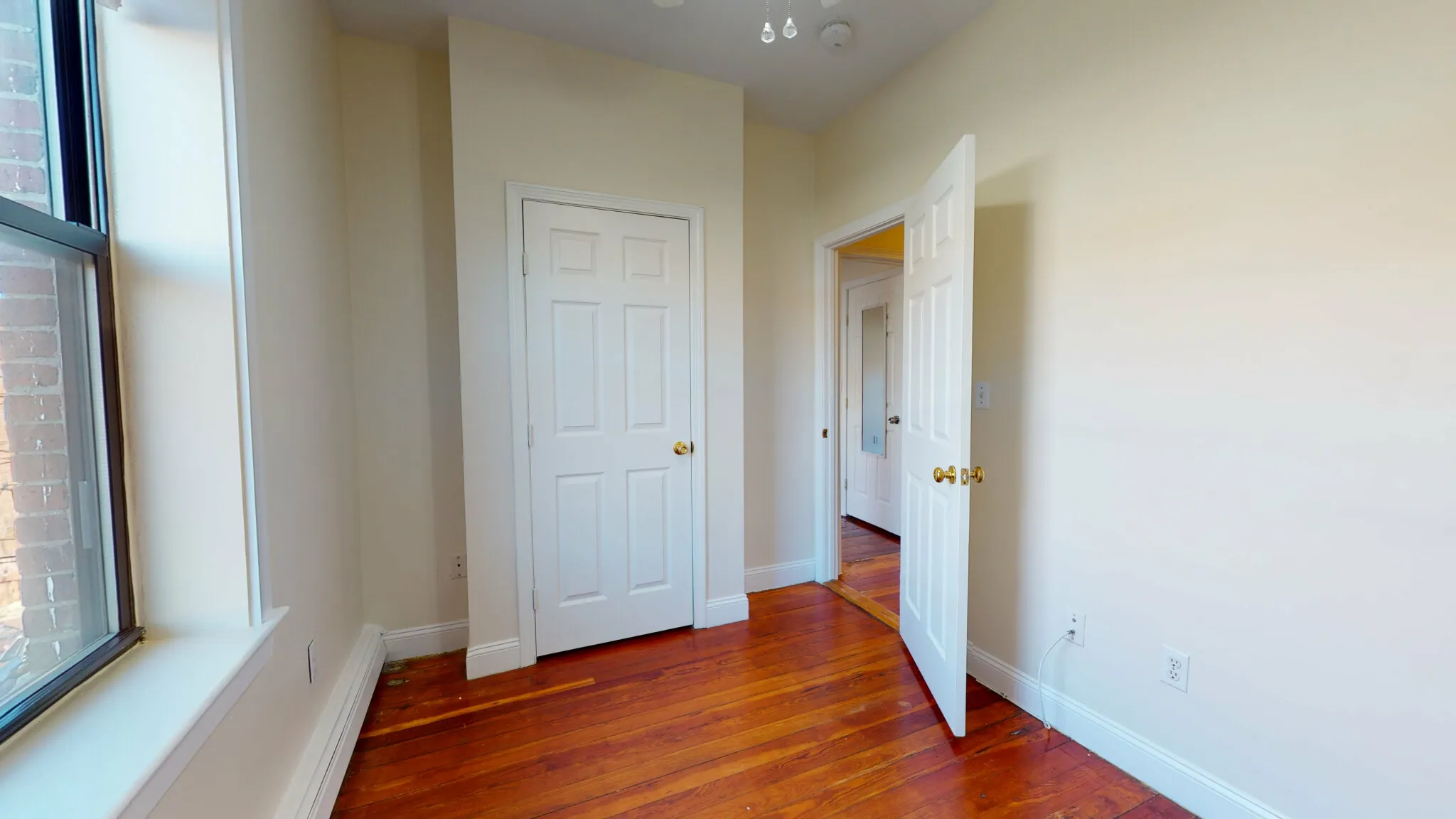4 bed, 2 bath apartment for rent at 15 Linden St Unit 2, Allston — photo 2 of 22