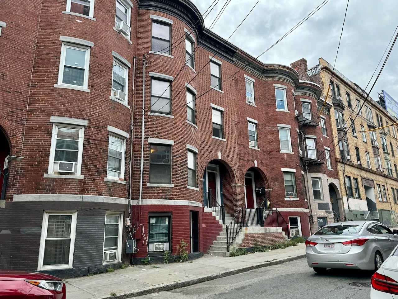 4 bed, 2 bath apartment for rent at 15 Linden St Unit 2, Allston — photo 1 of 22