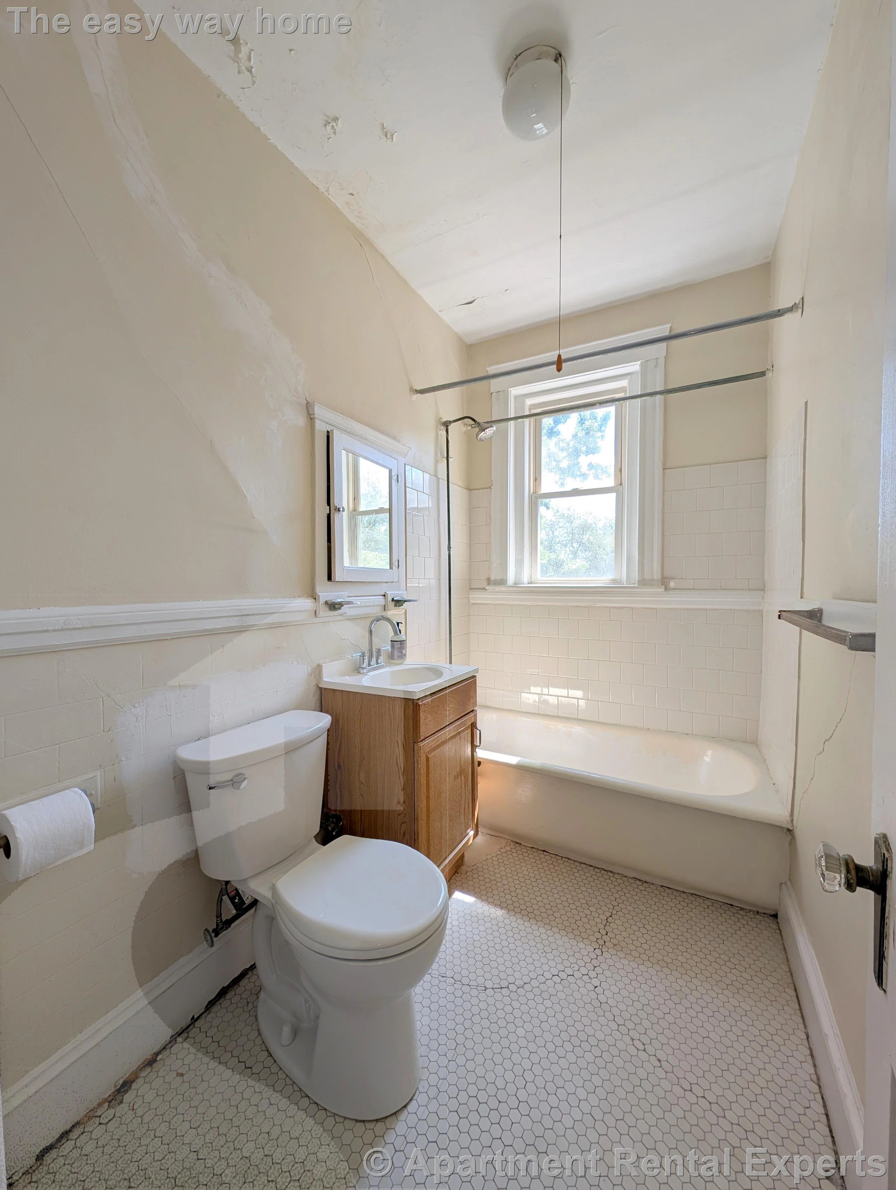 Studio bed, 1 bath apartment for rent at 15 Linnaean St Unit 15, Porter Square — photo 3 of 8