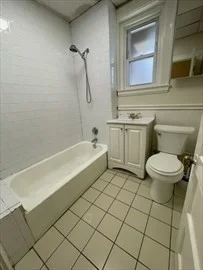 2 bed, 1 bath apartment for rent at 15 Lynde St Unit 17, Salem — photo 5 of 8