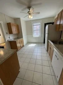 2 bed, 1 bath apartment for rent at 15 Lynde St Unit 17, Salem — photo 4 of 8