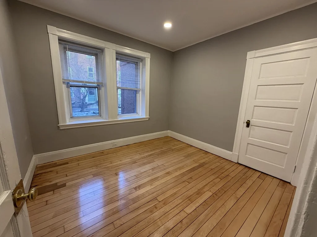 1 bed, 1 bath apartment for rent at 15 Lynde St Unit 2, Salem — photo 6 of 7
