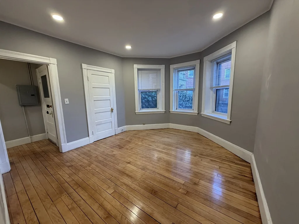 1 bed, 1 bath apartment for rent at 15 Lynde St Unit 2, Salem — photo 2 of 7