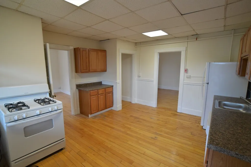 1 bed, 1 bath apartment for rent at 15 Lynde St Unit 22, Salem — photo 2 of 7