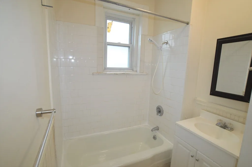 1 bed, 1 bath apartment for rent at 15 Lynde St Unit 22, Salem — photo 6 of 7