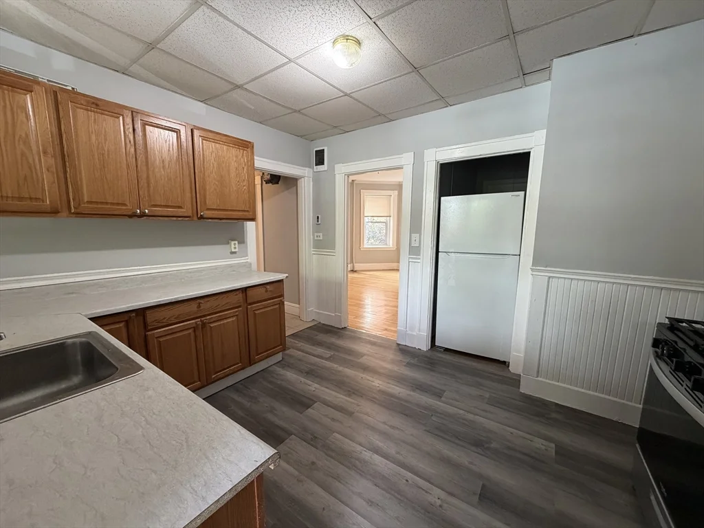 2 bed, 1 bath apartment for rent at 15 Lynde St Unit 5, Glenwood — photo 2 of 8