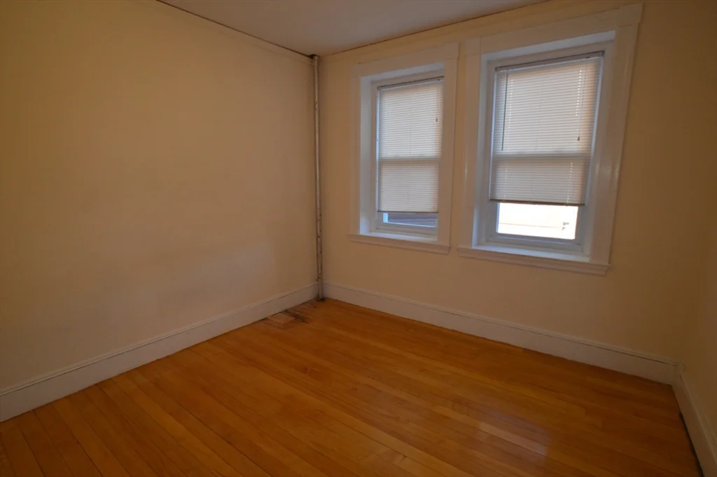 2 bed, 1 bath apartment for rent at 15 Lynde Unit 12.5, Glenwood — photo 7 of 9