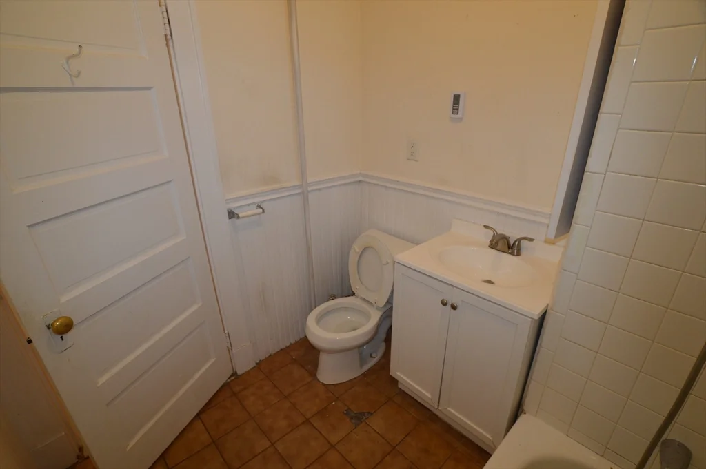 2 bed, 1 bath apartment for rent at 15 Lynde Unit 12.5, Glenwood — photo 5 of 9