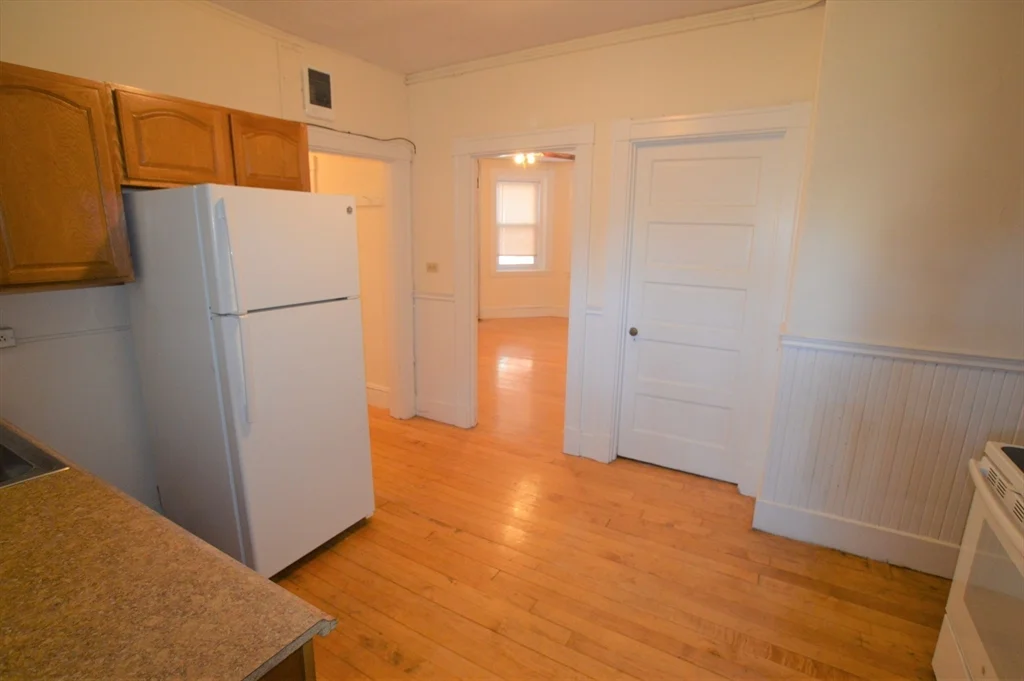 2 bed, 1 bath apartment for rent at 15 Lynde Unit 12.5, Glenwood — photo 4 of 9