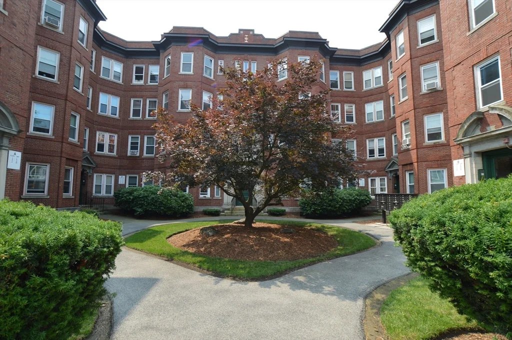 2 bed, 1 bath apartment for rent at 15 Lynde Unit 12.5, Glenwood — photo 1 of 9