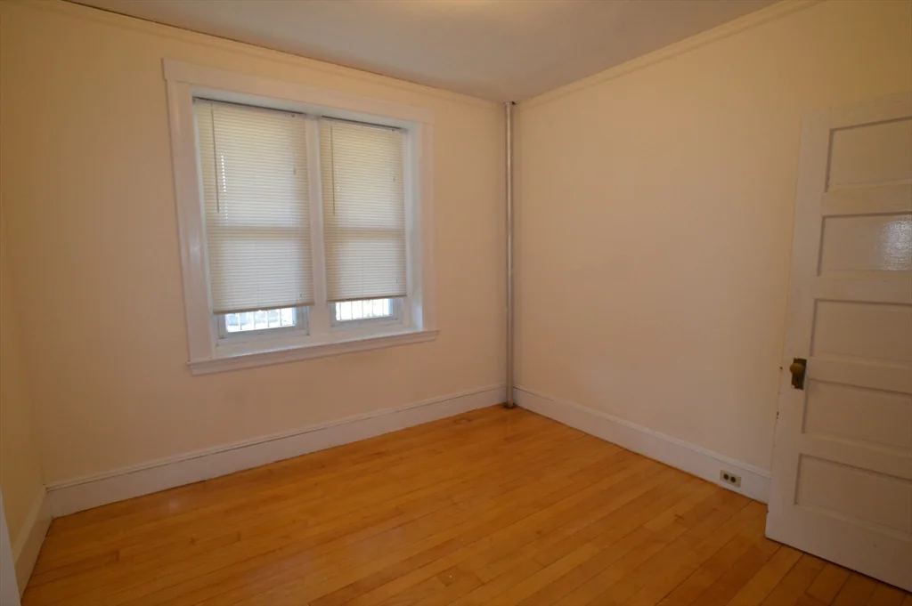 2 bed, 1 bath apartment for rent at 15 Lynde Unit 12.5, Glenwood — photo 8 of 9