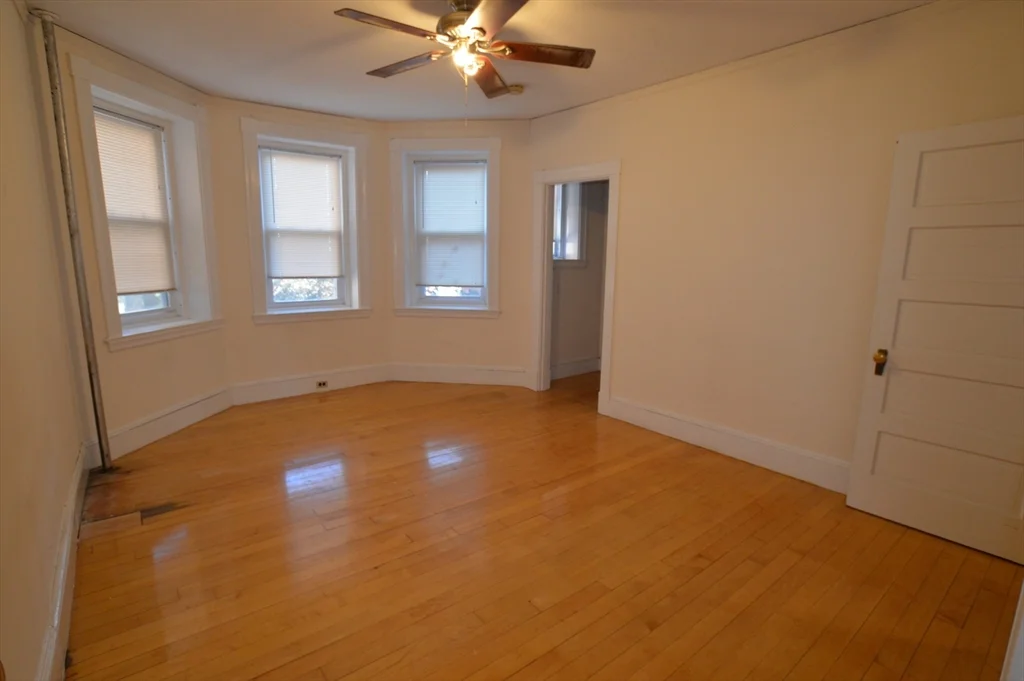 2 bed, 1 bath apartment for rent at 15 Lynde Unit 12.5, Glenwood — photo 2 of 9
