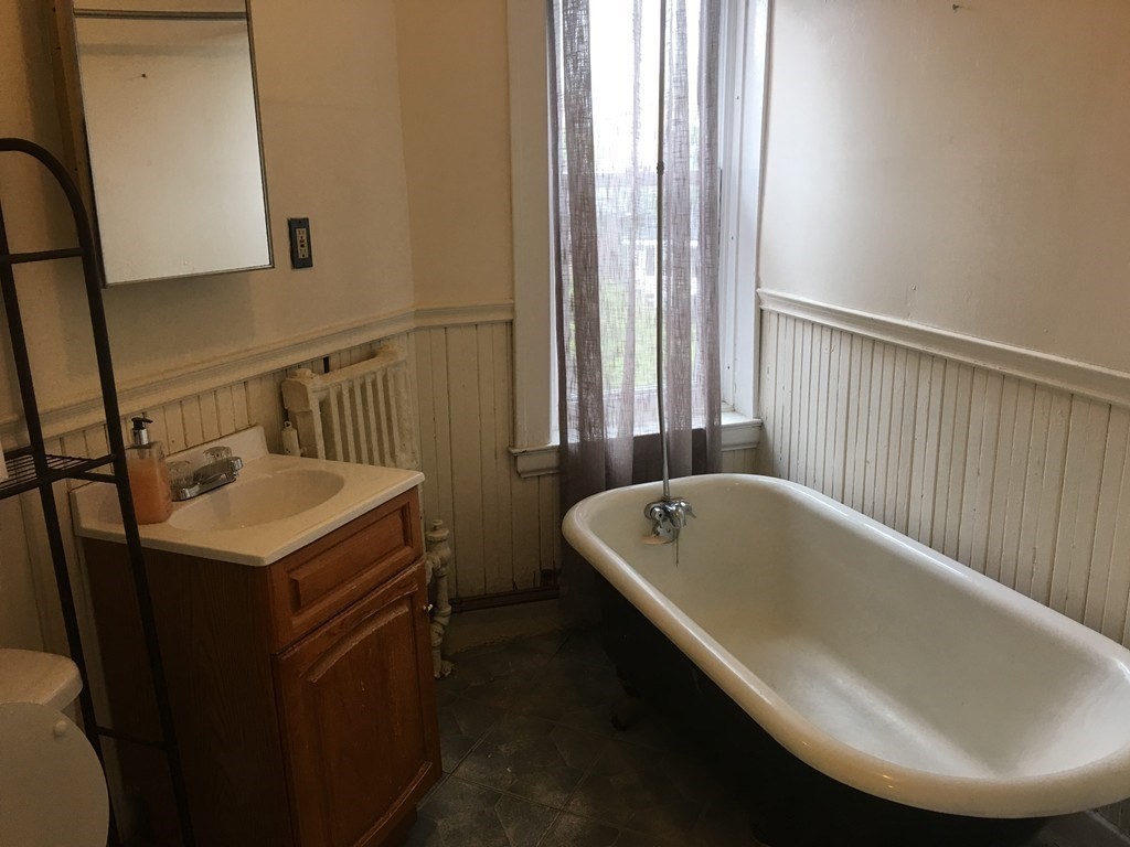 1 bed, 1 bath apartment for rent at 15 Lynde Unit 29, Salem — photo 4 of 7