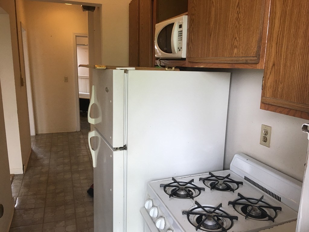 1 bed, 1 bath apartment for rent at 15 Lynde Unit 29, Salem — photo 2 of 7