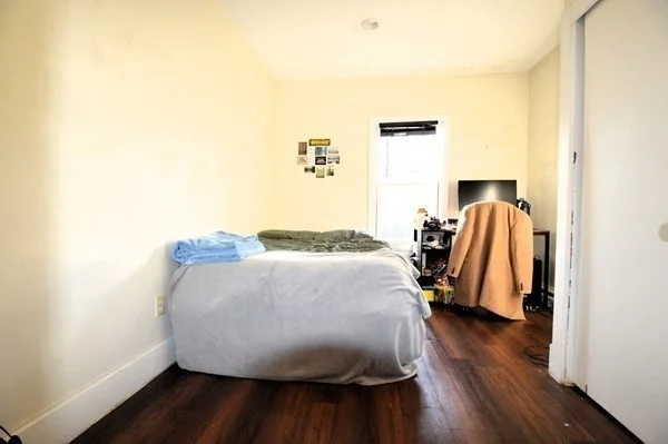 5 bed, 2 bath apartment for rent at 15 Mackin St Unit 17, Brighton — photo 6 of 9