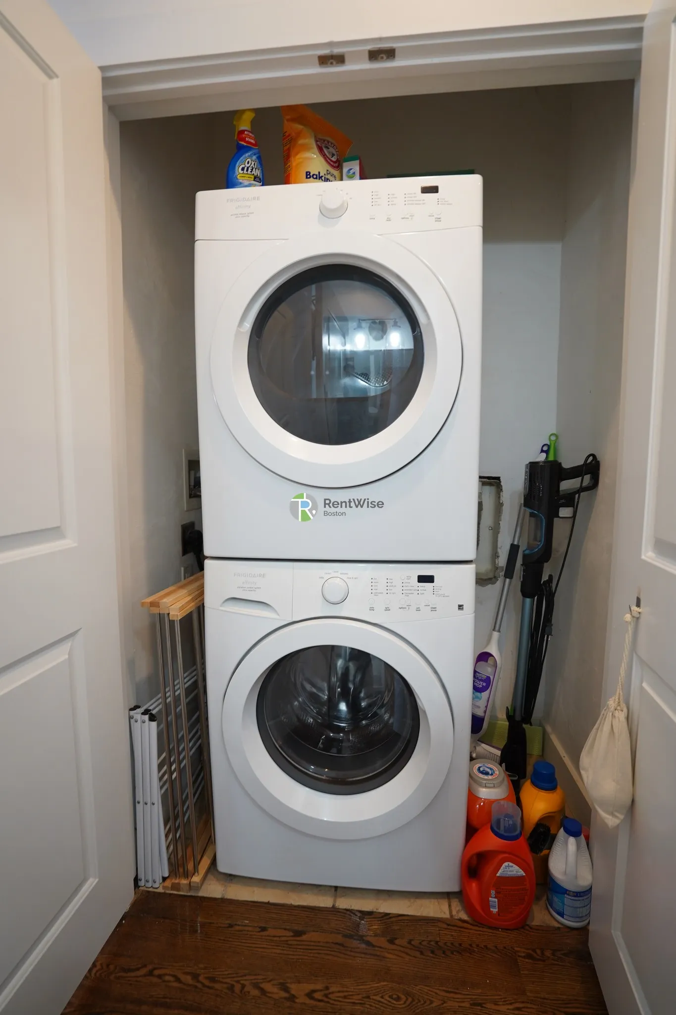 3 bed, 1.5 bath apartment for rent at 15 Marney St Unit 1, Wellington-Harrington — photo 8 of 26