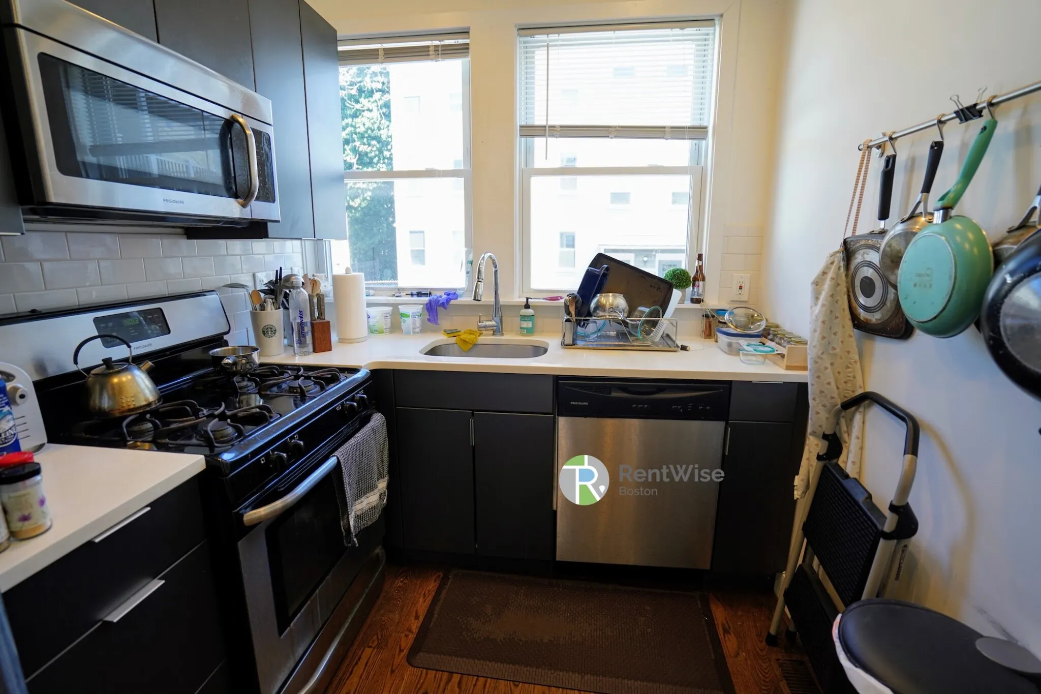 3 bed, 1.5 bath apartment for rent at 15 Marney St Unit 1, Wellington-Harrington — photo 5 of 26