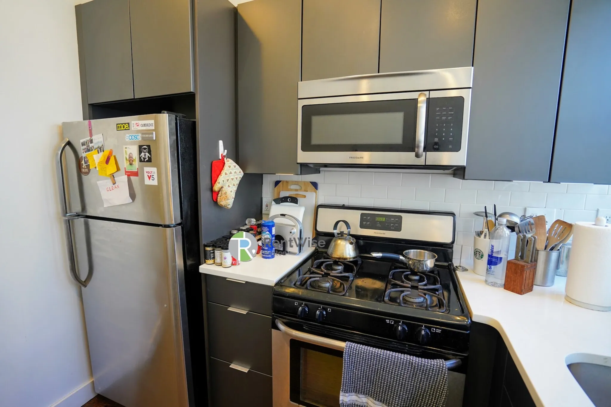 3 bed, 1.5 bath apartment for rent at 15 Marney St Unit 2, Wellington-Harrington — photo 6 of 26