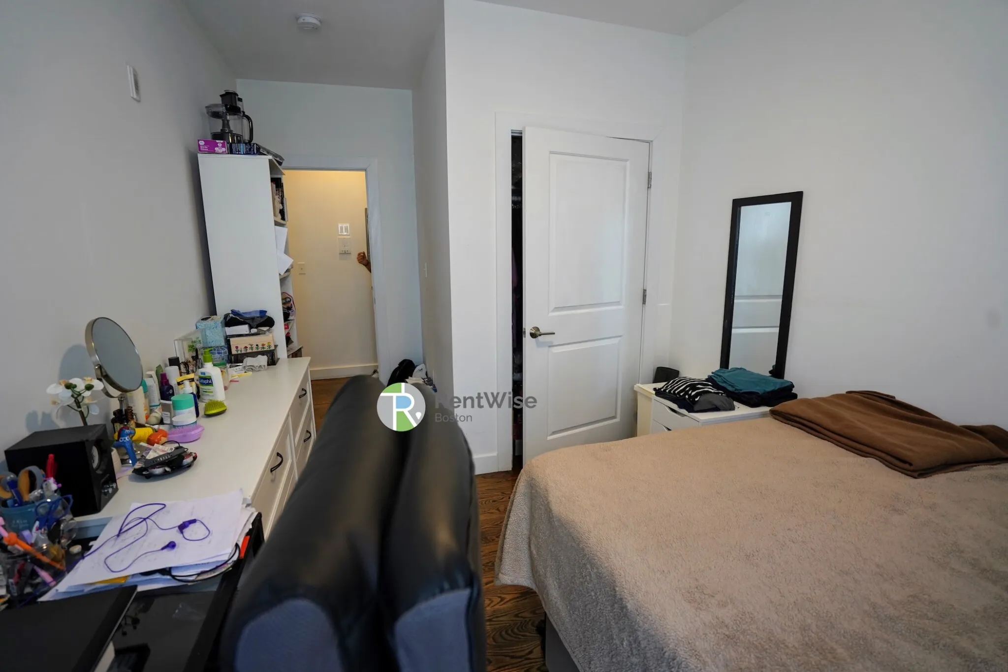 3 bed, 1.5 bath apartment for rent at 15 Marney St Unit 2, Wellington-Harrington — photo 16 of 26