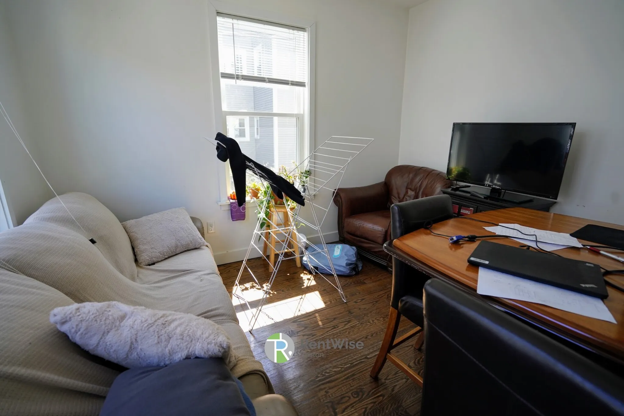 3 bed, 1.5 bath apartment for rent at 15 Marney St Unit 2, Wellington-Harrington — photo 3 of 26