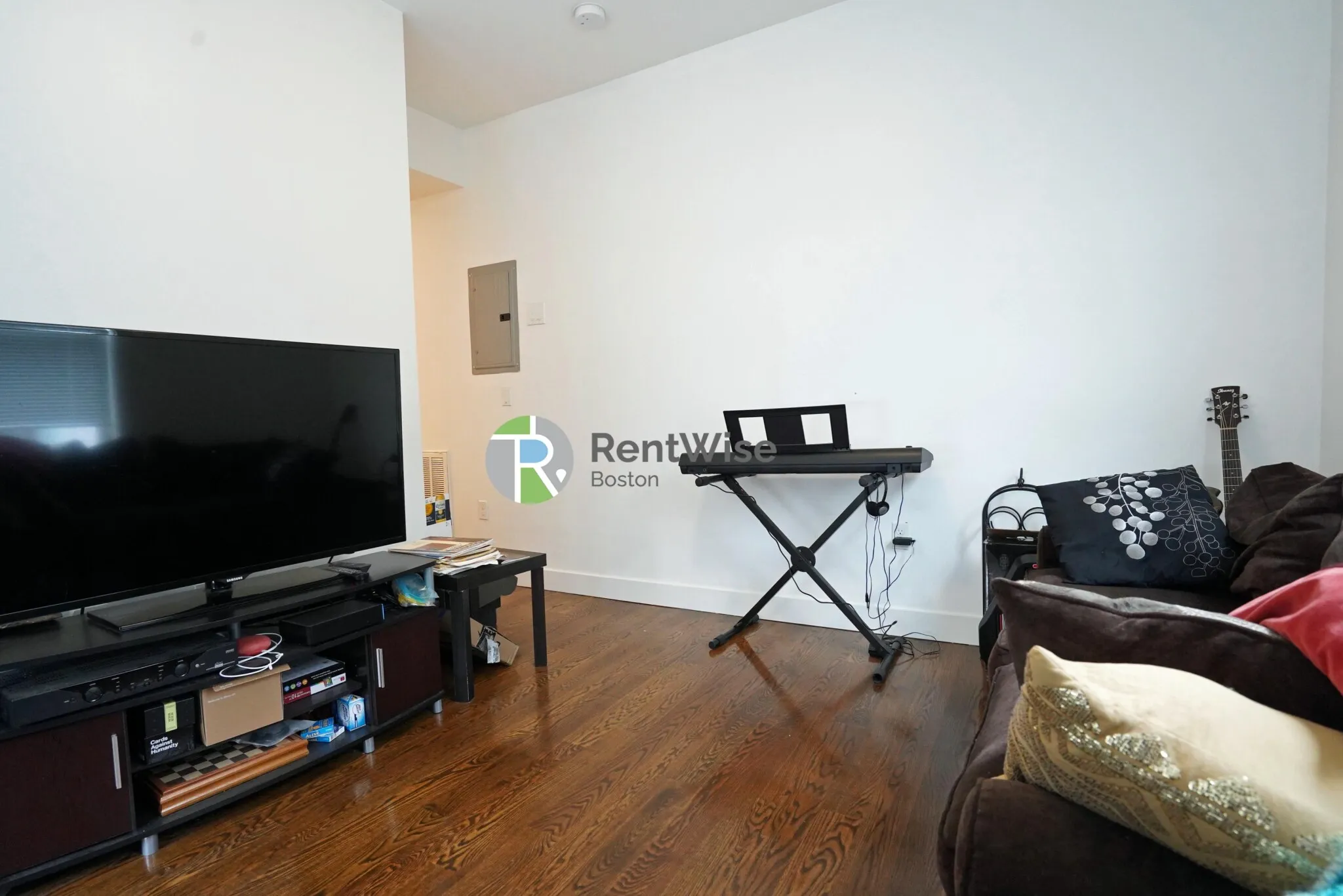 3 bed, 2 bath apartment for rent at 15 Marney St Unit 3, Wellington-Harrington — photo 3 of 25