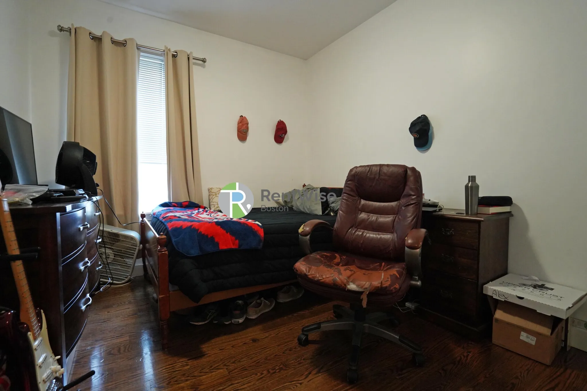 3 bed, 2 bath apartment for rent at 15 Marney St Unit 3, Wellington-Harrington — photo 7 of 25