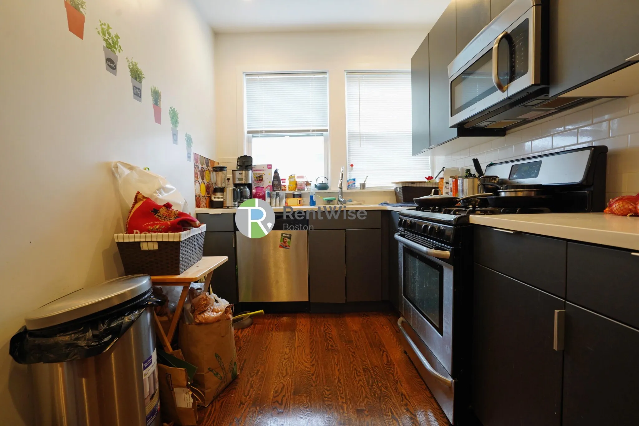 3 bed, 2 bath apartment for rent at 15 Marney St Unit 3, Wellington-Harrington — photo 2 of 25