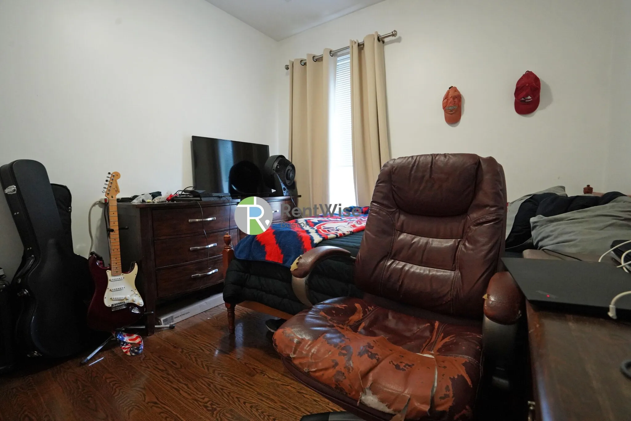 3 bed, 2 bath apartment for rent at 15 Marney St Unit 3, Wellington-Harrington — photo 9 of 25
