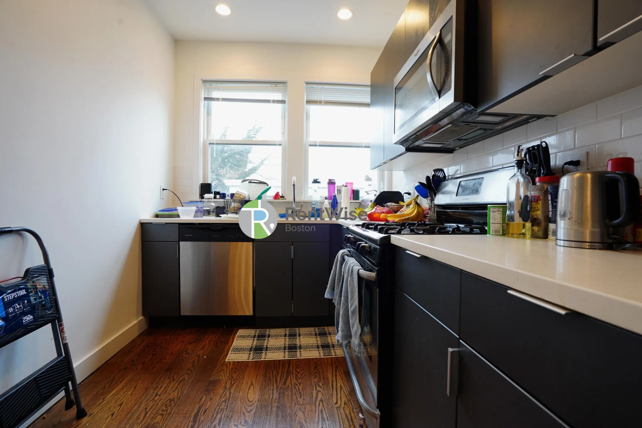 3 bed, 2 bath apartment for rent at 15 Marney St Unit 5, Wellington-Harrington — photo 5 of 32