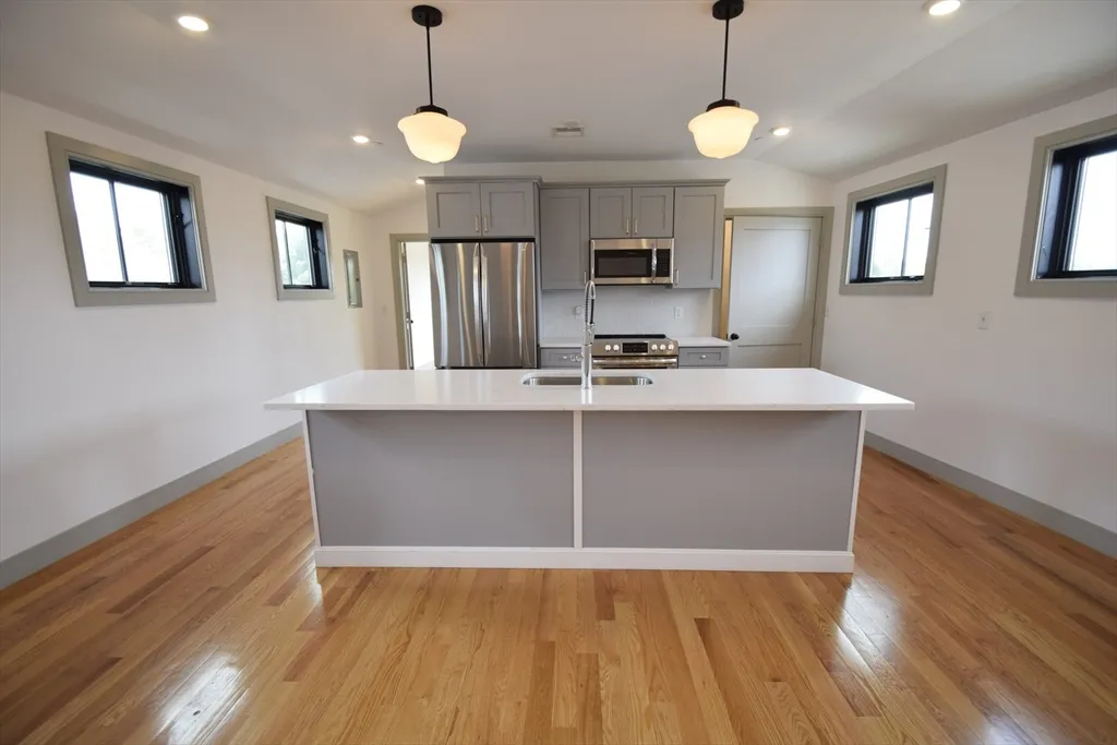 2 bed, 1 bath apartment for rent at 15 Maywood St Unit 4, Roxbury — photo 3 of 14
