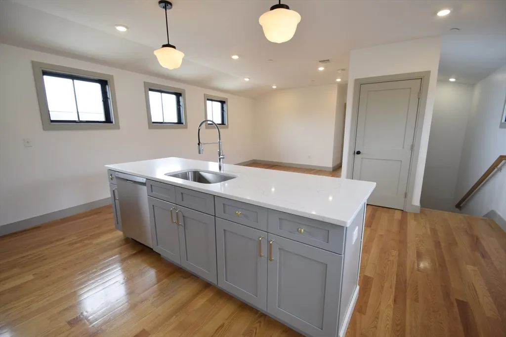 2 bed, 1 bath apartment for rent at 15 Maywood St Unit 4, Roxbury — photo 7 of 14