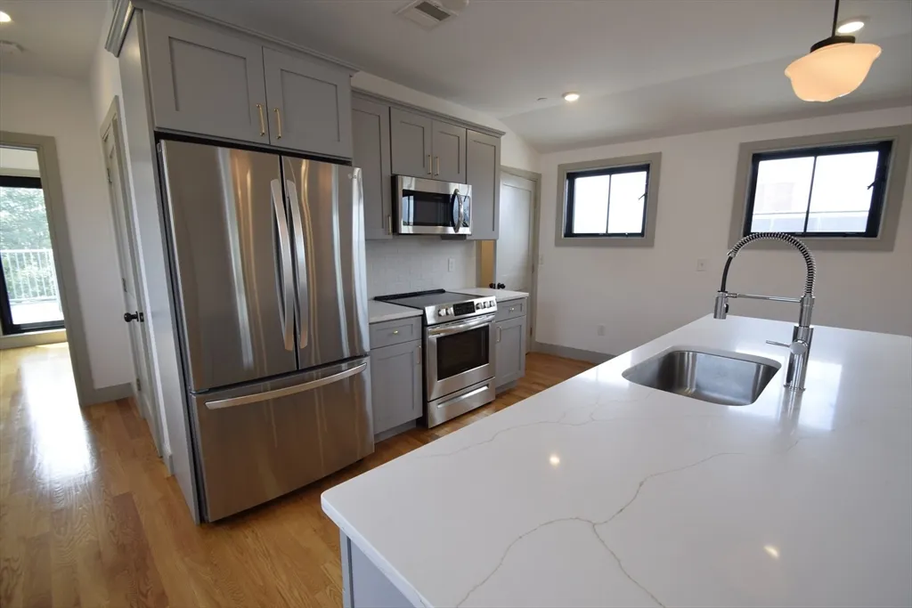 2 bed, 1 bath apartment for rent at 15 Maywood St Unit 4, Roxbury — photo 5 of 14